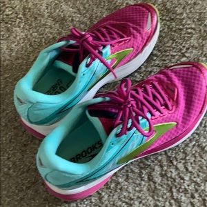 Brooks Running Shoes size 8.5 Style Ravenna 8